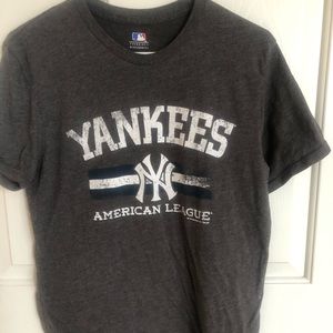 Men’s Yankees tshirt size S